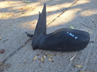 lijevi retrovizor peugeot 106 2003g.