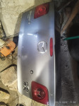 Mazd 3 sedan 1.6 di 2006 zadnja hauba