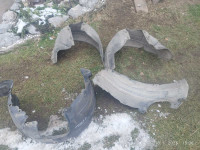 Mazd 3 sedan 1.6 di 2006 zaštita, plastika ispod kotača