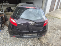 mazda 2 zadnja hauba i zadnji branik