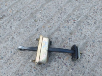 mazda 626 granicnik prednjih lijevih vrata