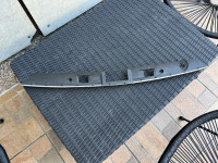 Mercedes C klasa W204 okvir i lajsna CHROM iznad tablice ZAGORJE-VŽ-ZG