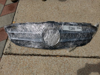 MERCEDES C205 2014. GRILL