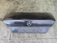 Mercedes w124 zadnja hauba gepek komplet
