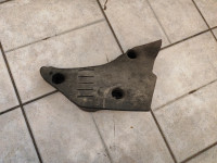 Mini One Cooper F56 F55 
Stražnja zaštita podvozja 33326858411