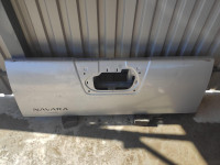 Navara 04- zadnja hauba