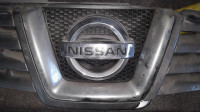 nissan qaskaj .znak na maski.maska .far d.