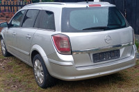 Opel Astra H karavan zadnja hauba, srebrna boja E7B