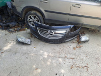 Opel Insignija branik farovi