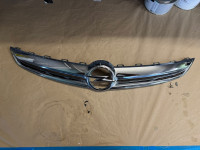 Opel Zafira C prednja krom maska