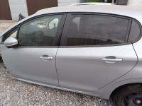 peugeot 208 lijeva vrata prednja I zadnja