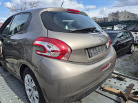 peugeot 208 zadnja hauba i zadnji branik