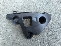Peugeot 308 sw T9 nosač zadnjeg branika 9800920080