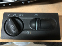 Prodajem prekidač za svijetla  za VW vozila.