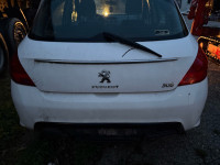 Prodsjem straznju haubu za peugeot 308