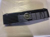 REKORD E prednja maska ​​+ amblem OPEL amblem prednje maske 90044275