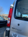Renault Trafic zadnji far