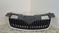 Škoda Fabia 5J0853668A maska oštećena