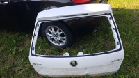 Škoda rapid zadnja hauba