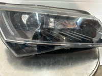 ŠKODA SUPERB 2019 DESNI BIXENON FAR