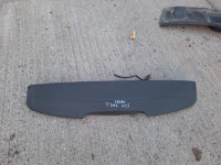 spojler ili lajsna gepek vrata renault clio 2003g.