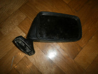 VANJSKI RETROVIZOR OD STARIJEG AUTOMOBILA