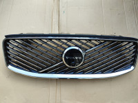 Volvo XC60 II redizajn facelift model 24- prednja maska 32409154