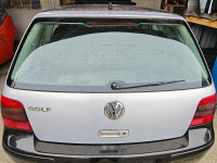 VW Golf 4 zadnja hauba komplet bez korozije