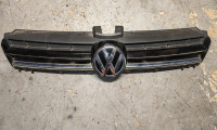 VW Golf 7 ORIGINAL maska sa znakom