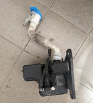 VW Golf 7 posuda staklopera komplet sa pumpom