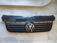 VW T5 - original prednja maska s znakom - 2003 >