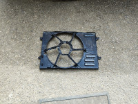 VW AUDI ŠKODA SEAT 14- NOSAČ VENTILATORA 5Q0121207BH