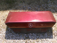 ZADNJA HAUBA MERCEDES 124