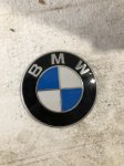 Znak na haubi BMW