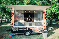UGOSTITELJSKA PRIKOLICA - FAST FOOD - 3 METRA - FOOD TRUCK