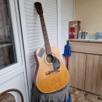 Prodajem klasičnu gitaru staru SANTAGIULIANA 100€.