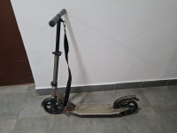 Poklanjam Oxelo Romobil