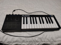 Alesis v25