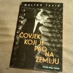 Walter Tevis

- Čovjek koji je pao na Zemlju

- ⚡️EEE⚡️