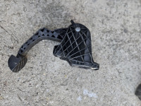 PEDALA KVAČILA VW GOLF 5