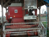 kombajn INTERNACIONAL 321 prodajem ili mjenjam