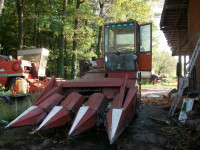 samohodni berac kukuruza u klipu 3 reda