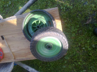 Prodajem plastične kotače za kosilicu