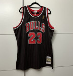 Mitchell & Ness Chicago Bulls Authentic Michael Jordan #23 Jersey