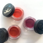 Chanel No 1 De Chanel Oživljavajući balzam za usne i jagodice
