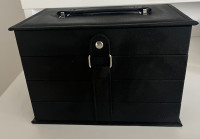 Zmile kofer sa šminkom