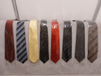 8 komada potpuno novih kravata, sve u kompletu za 20 eur