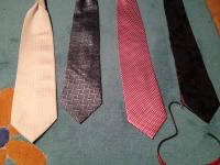Četiri muške kravate