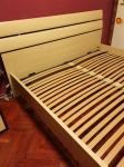 Bračni drveni krevet 180 x 200 sa podnicom i madracem
