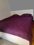 Bračni krevet 180×200 cm s noćnim ormarićima